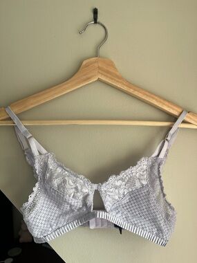 Pretty lilac lace bralette